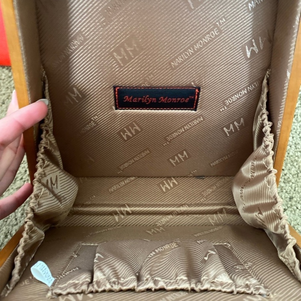 Marilyn Monroe Brown Handbag - Picture 5 of 6